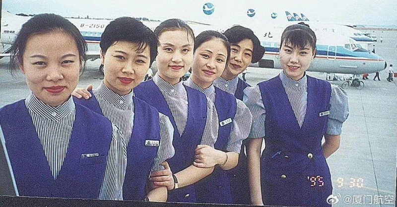 Rewind 30 years to see what our female flight attendants looked like back then. https://t.co/IzWRu8eSHt