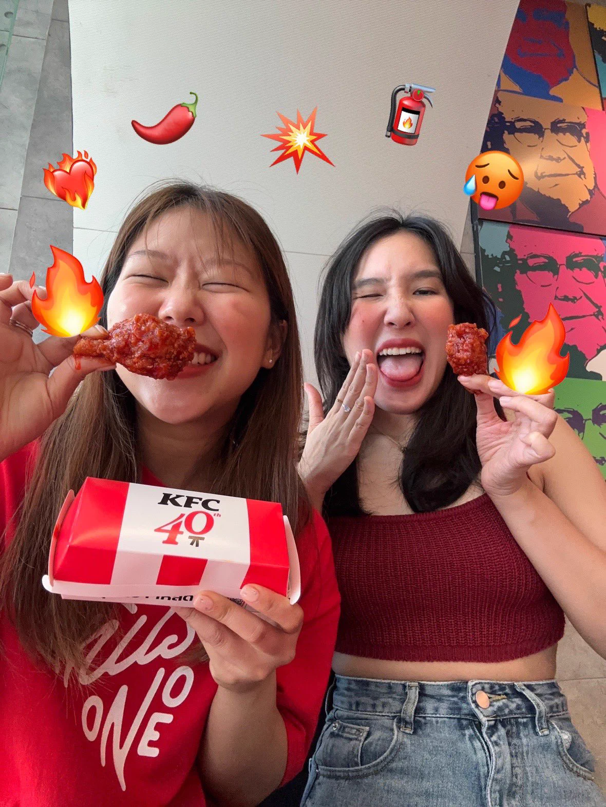 KFC x Buldak🔥 KFC collab กับ Buldak Hot Sauce แบรนด์บะหมี่เผ็ดเกาหลีตัวฮอต รสก็สุดฮอตตต คำแรกอร่อยเผ็ด คำสองขอจิบน้ำหน่อย คำสามพ่นไฟเลยจ้าาา เผ็ดแต่ก็อร่อยมาก ซอสชุ่ม หนังกรอบ ไก่ฉ่ำ ใครอยากลองความเผ็ดร้อนนี้ห้ามพลาดด และอย่าลืมเตรียมน้ำให้พร้อมนะเตือนแล้ว🥵💦 #KFCxBuldakเผ็ดไฟลุก #KFCBuldakDunkedWingz #เมนูที่Bankiiแนะนำ