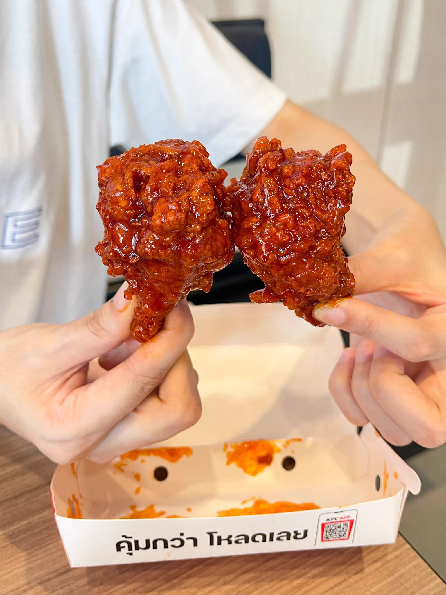 ใครคิดว่าตัวเองกินเผ็ดเก่ง ยังต้องร้องซี้ดดด! อันนี้เลเวลปากเบิร์น น้ำตาไหลจริงๆ🥵บูลดัก ดังก์วิงซ์ เมนูใหม่จาก KFC ไก่กรุบกรอบที่เคลือบด้วย Buldak Hot Sauce ฉ่ำๆ เผ็ดแซ่บถึงใจ อร่อยจนต้องซ้ำ!🌶️ ไปพิสูจน์ความเผ็ดสุดขีดกันเองได้ที่ KFC ทุกสาขา! 🔥🍗  #KFC #บูลดังก์วิงซ์ #เผ็ดไฟลุก #KFCxBuldakเผ็ดไฟลุก #KFCBuldakDunkedWingz