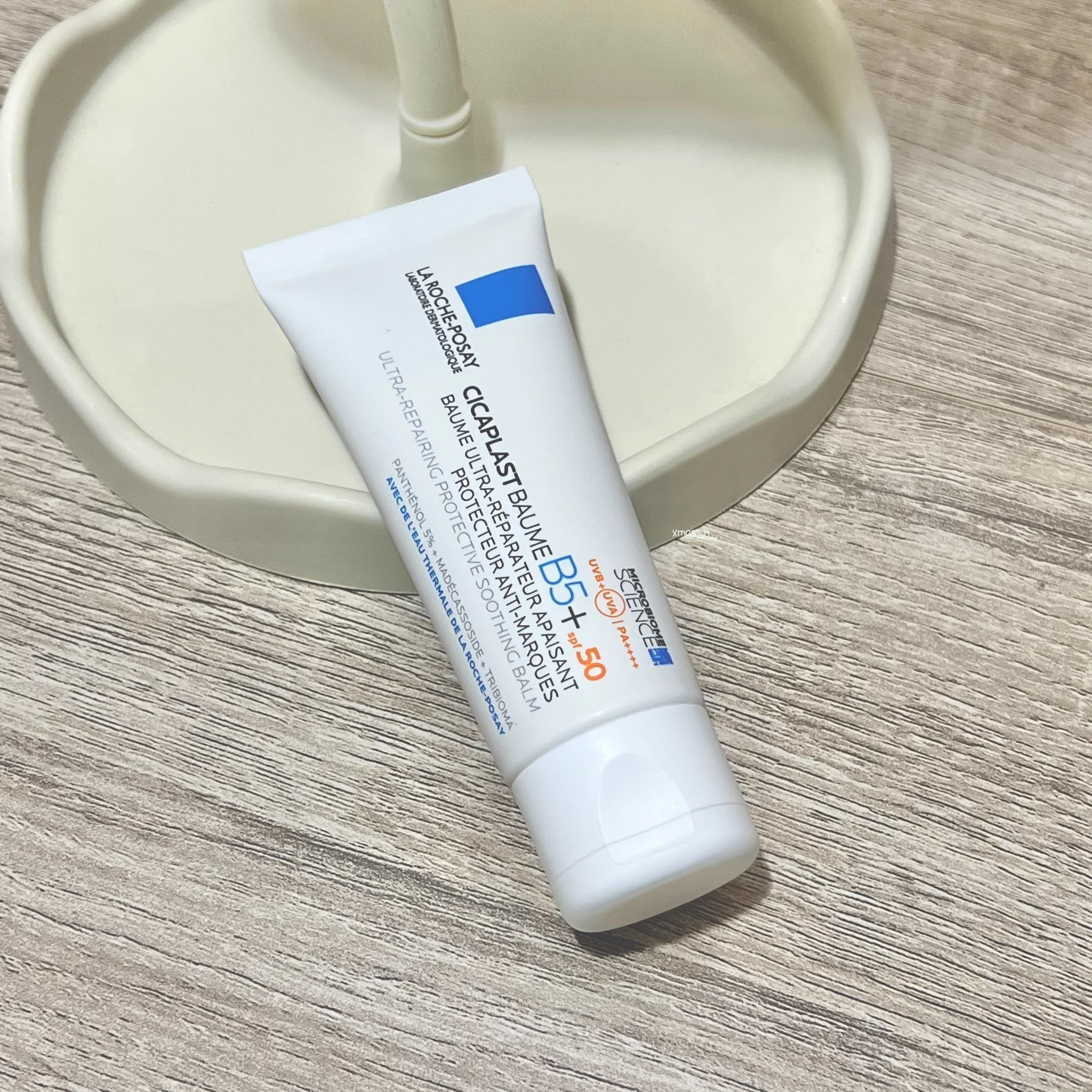 เป็นครีมที่ควรมีทุกบ้านมากๆ นี่โบก La Roche-Posay Cicaplast Baume B5+ เช้า-เย็น ​ประมาณ 3-4 วัน รอยแดงหายไปแล้ว คือหายไวแทบไม่ต้องพักหน้านาน ใครผิวแห้ง ผิวโทรม หรือแพ้อะไรมาหยิบตัวนี้มาทาได้เลยนะคับ ช่วยลดรอยแดง การอักเสบ ผิวอิ่มฟู กู้ผิวได้ดีมากจริงๆ ขออวย! 💖#HowtoPerfect #ใช้ดีบอกต่อ #LaRochePosayTH #Cicaplast #ลาโรชโพเซย์ #ซิคาพลาส #CicaplastSPF50
