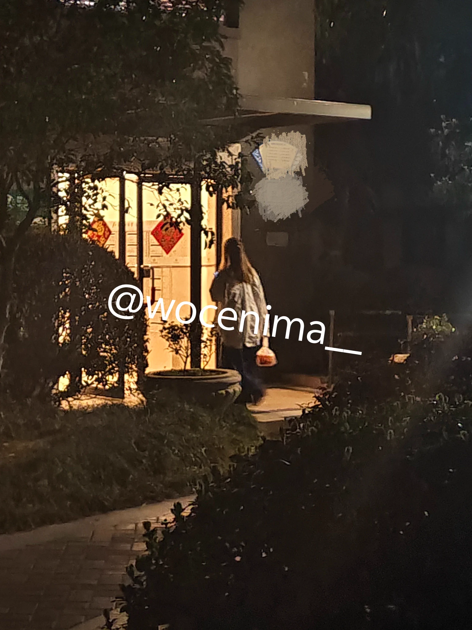 刚玩完双坑妹子的鞋子准备回家 结果小区步行进来一个黄头发的妹妹 巧的是居然和双坑妹子同一栋楼 果断记下楼层电梯一开就呈现在眼前 鞋内的热气扑面而来 听着屋内的说话声套弄 又射了一发 虚脱了 更多细节已更新在群里 #打胶 #扫楼 #扫楼打胶 #玩鞋 #射鞋 https://t.co/ejKuPdyqte