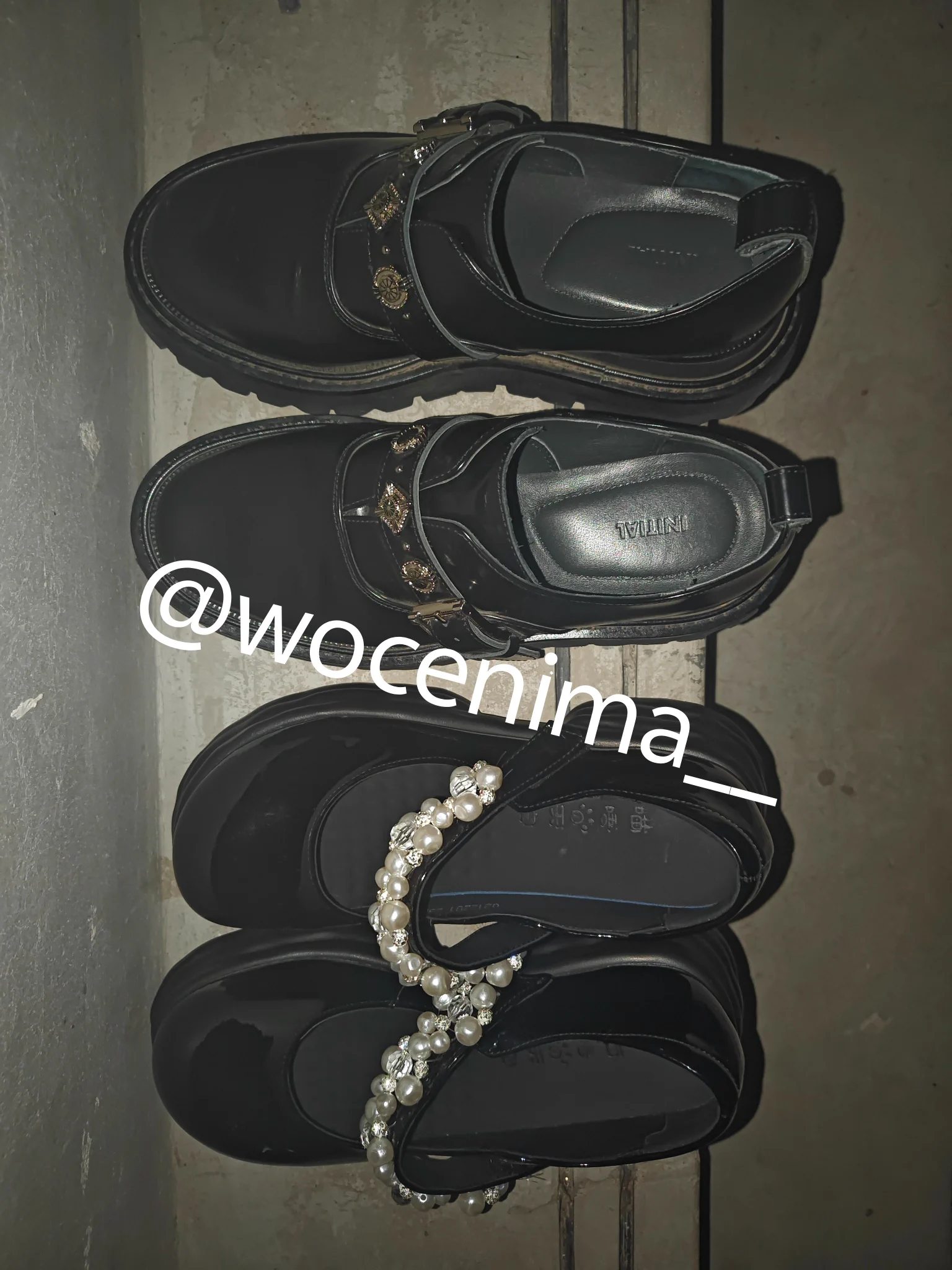 刚玩完双坑妹子的鞋子准备回家 结果小区步行进来一个黄头发的妹妹 巧的是居然和双坑妹子同一栋楼 果断记下楼层电梯一开就呈现在眼前 鞋内的热气扑面而来 听着屋内的说话声套弄 又射了一发 虚脱了 更多细节已更新在群里 #打胶 #扫楼 #扫楼打胶 #玩鞋 #射鞋 https://t.co/ejKuPdyqte