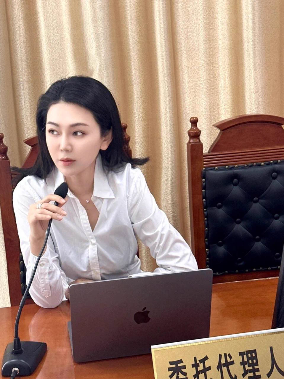 如果我的委托人知道开庭前的准备工作是这样的，会不会觉得我太骚了… 不过相信你们能理解，律师这种压力大的工作，肯定要性爱后才能冷静下来呀～都说推特上的人有天马行空的玩法，好想试试，有报名的吗～ https://t.co/LMcoM7pSv6