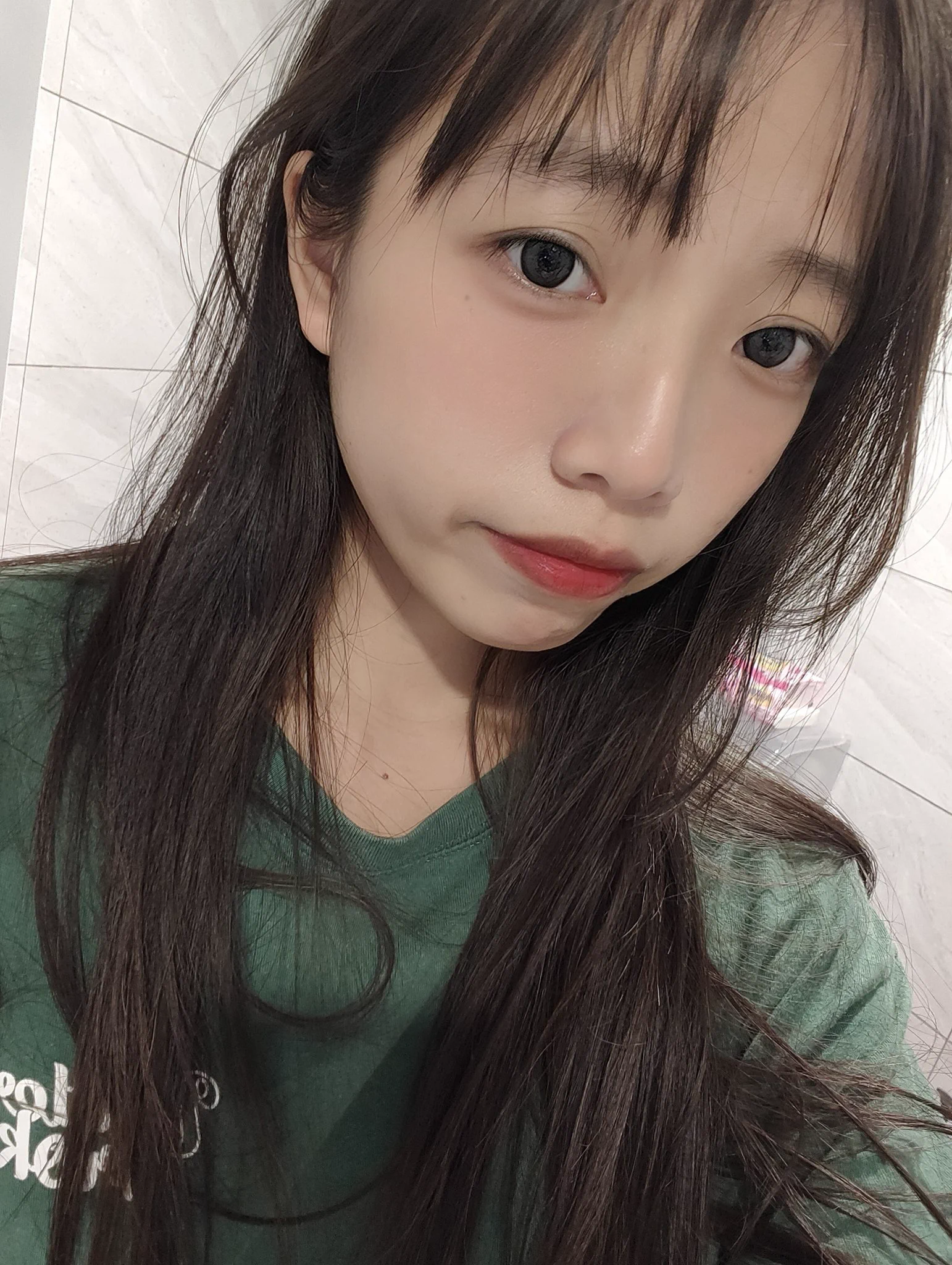 洗澡前的粉底很服貼欸為什麼不是整天都這麼完美啦ˋˊ https://t.co/QR7oaddo8Q