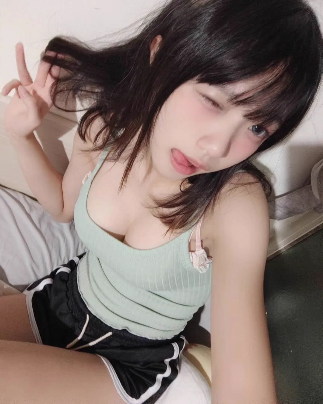 有人想幹20歲ㄉ學妹嗎？ 年紀小，膽子大 🤣愛吃ㄐㄐ #按讚我幫你舔 https://t.co/5dkSdWpS7V