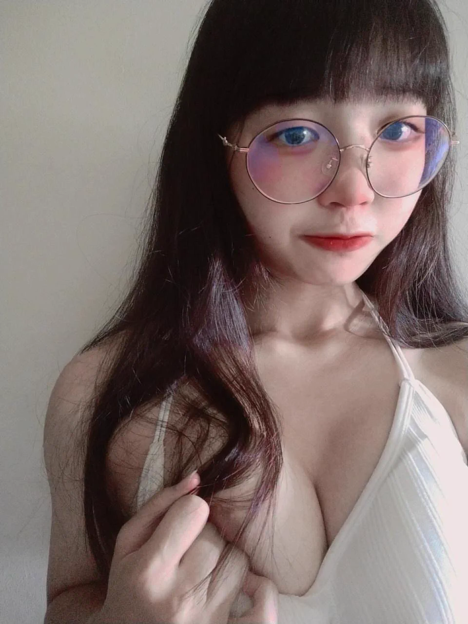 有人會嫌棄19歲白虎眼鏡妹嗎？#高雄19歲 https://t.co/5Z5qpZ5Cq2