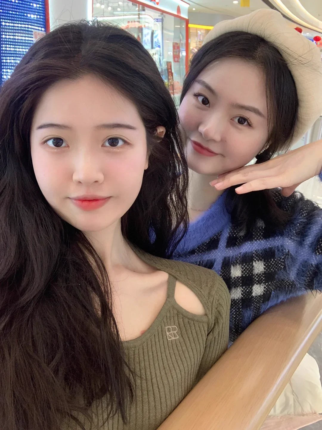 不会还有人没试过双飞吧 https://t.co/7uAvsNIVF1