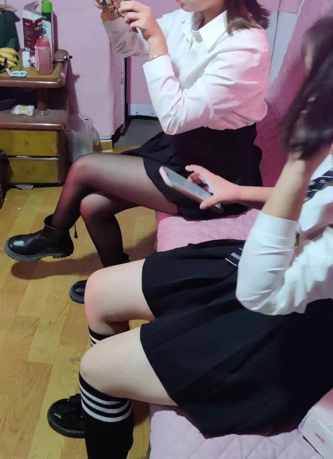 #成都 #扫街 #站街 凤溪河地铁口前面巷子路边门店，质量比较好，有几个身材脸蛋极品，可以双飞，无套口，有一个加100可以肛交 https://t.co/VeBp5zfiXt