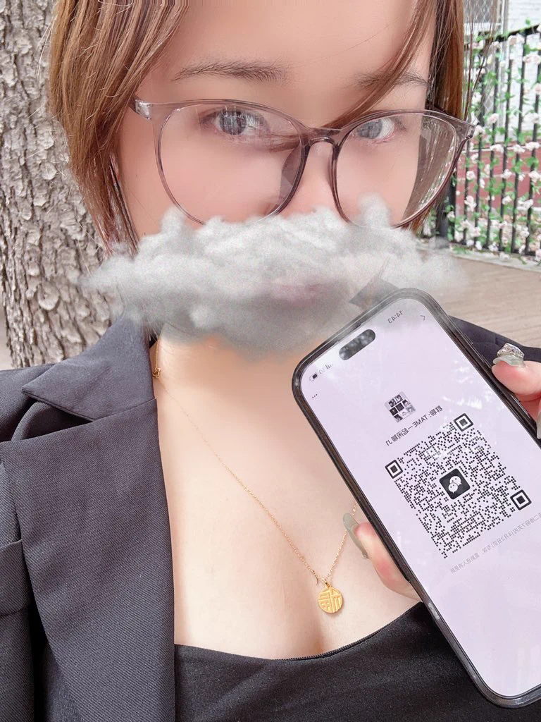 浪师傅合作的平台交流群来啦，大家扫码进～我在群里等大家🥰小众圈没有门槛 浪师傅本人出镜包没有套路 https://t.co/DpJGKojA7i
