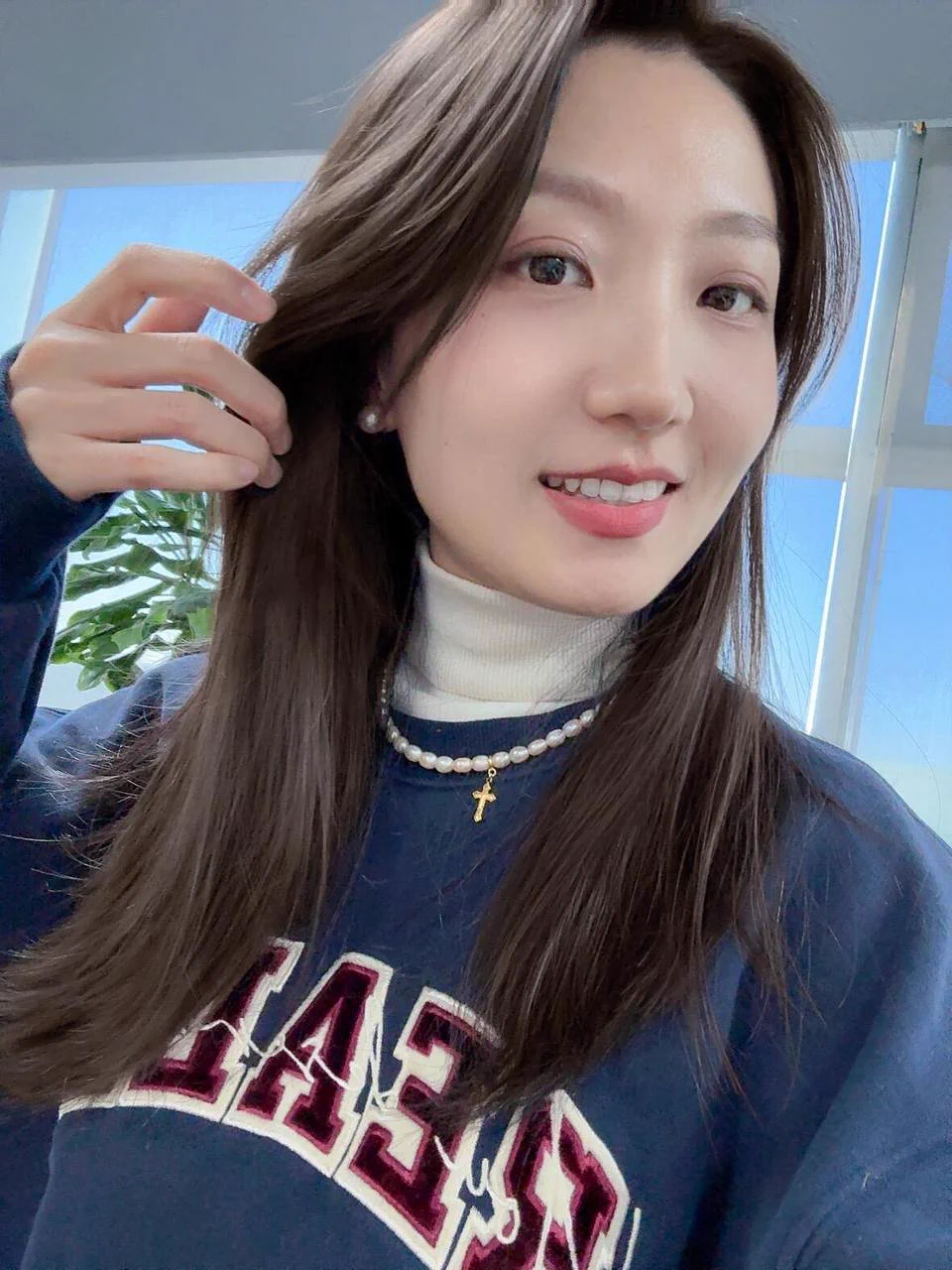 同事都说我是国泰民安脸少妇，其实下班的时候还是个网瘾少女啦！！以前坐在这个位置看剧打游戏，现在更喜欢刷推特看黄色小视频，我是不是被毒害啦..... 看得姐姐什么都想试试，比如约一次什么的… https://t.co/Z6bgtoSf5k