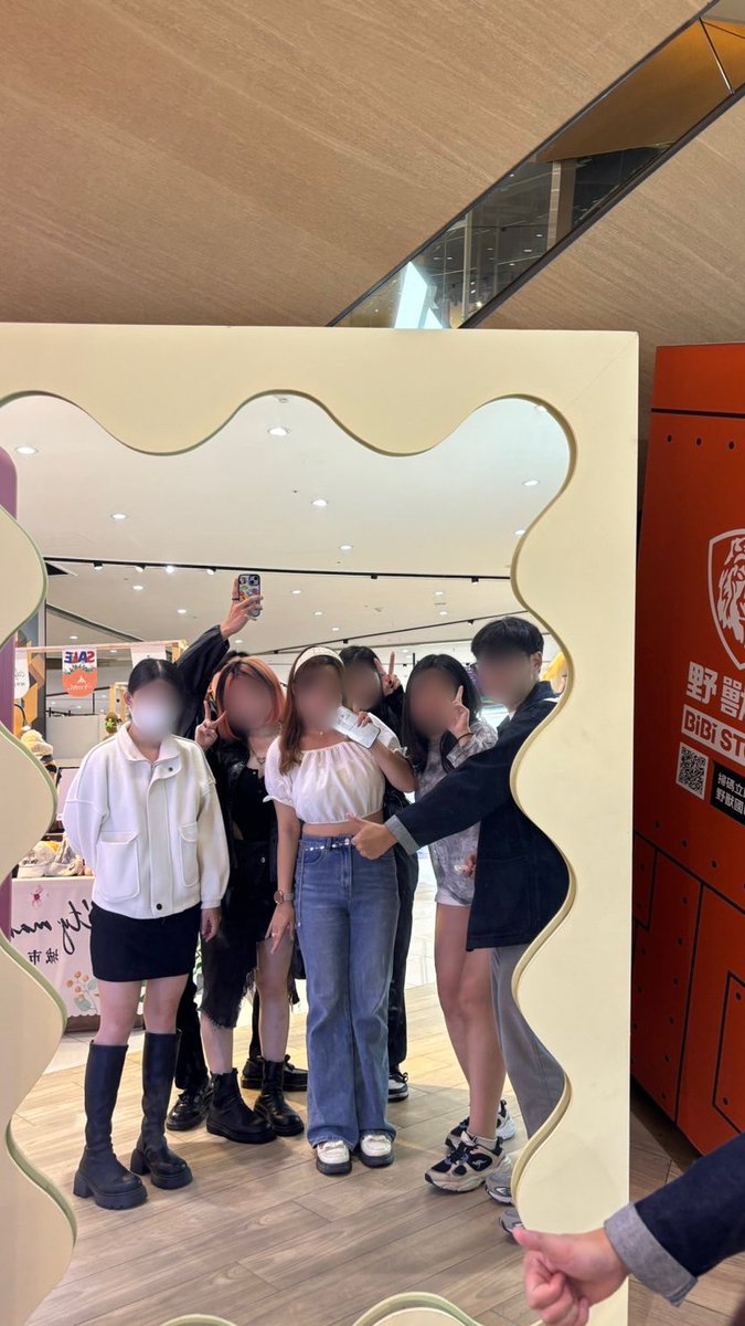 喜歡我說要拍照就馬上湊過來ㄉ大家🫶🏻
@meimei871587 @shan00_00 @27x_____ @Namasteouo @zhen0501_ @princessff87 https://t.co/vFRuHbBPbn