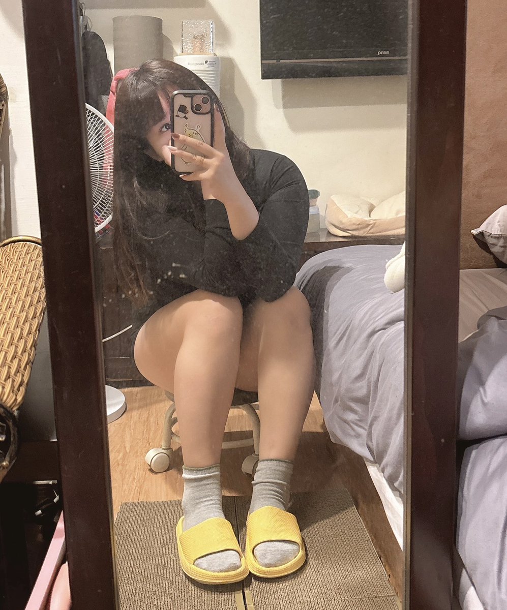 想說在家也是沒事 
走路去附近的水果攤買水果好ㄌ
ㄧ走出社區大門 這個風 嗯嗯 回家好了😶 https://t.co/klbVXxtpIX