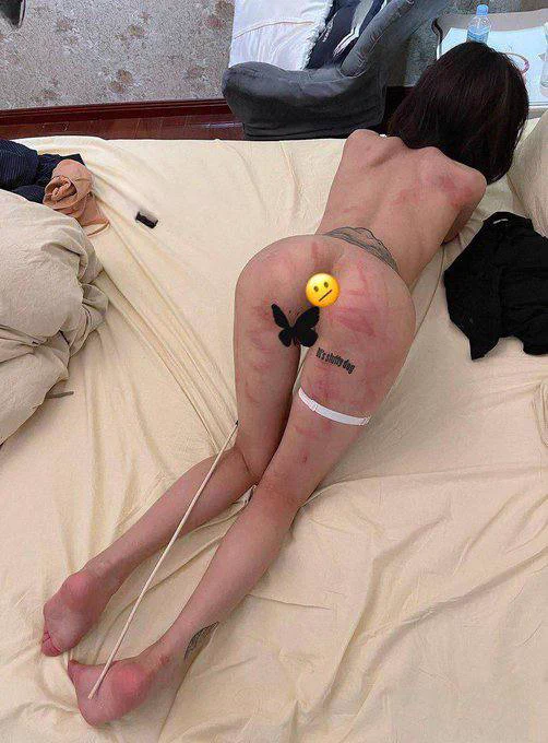 最新投稿高颜值抖音网红小姐姐，反差很强的美女，表面高冷，内心骚，喜欢自拍，被男友强迫深喉颜射，嘴巴，耳朵，到处都是精液，做爱对白超刺激！照片112张，视频12段 看我主页提取资源 https://t.co/KI2XZmhFK9