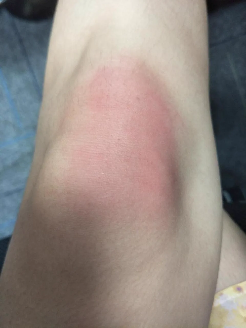 弟弟好壞 總是讓我彎腰我又忘記穿安全褲 所以總是走光他說我故意的 玩到一半把我拉到更衣室一頓🆙結果膝蓋都壞掉了啦 差點起不來🥵 以後堅決不穿裙子出門了#跟隨我可接受無套內射 https://t.co/rwRXJx1vOE