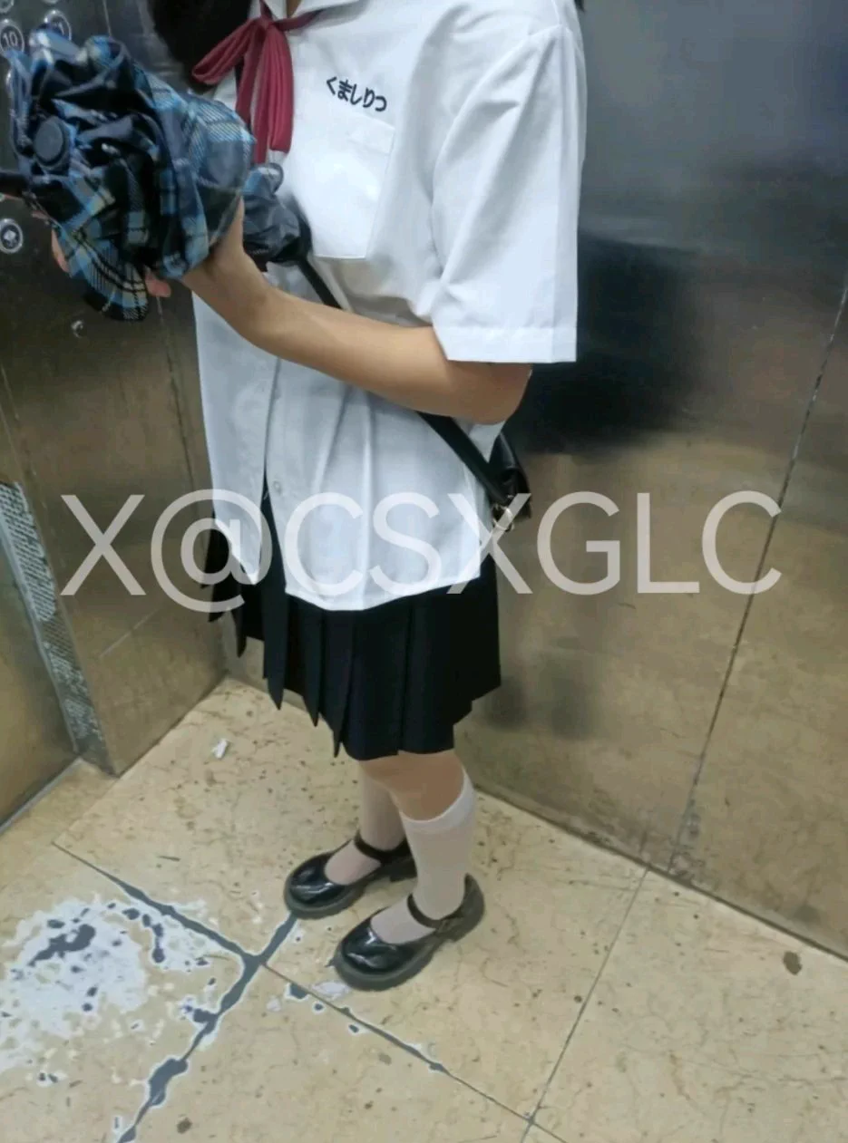 同好投稿，扫楼碰见一个女高，直接跟上玩现脱热乎的！ https://t.co/SFXkjtVDUc