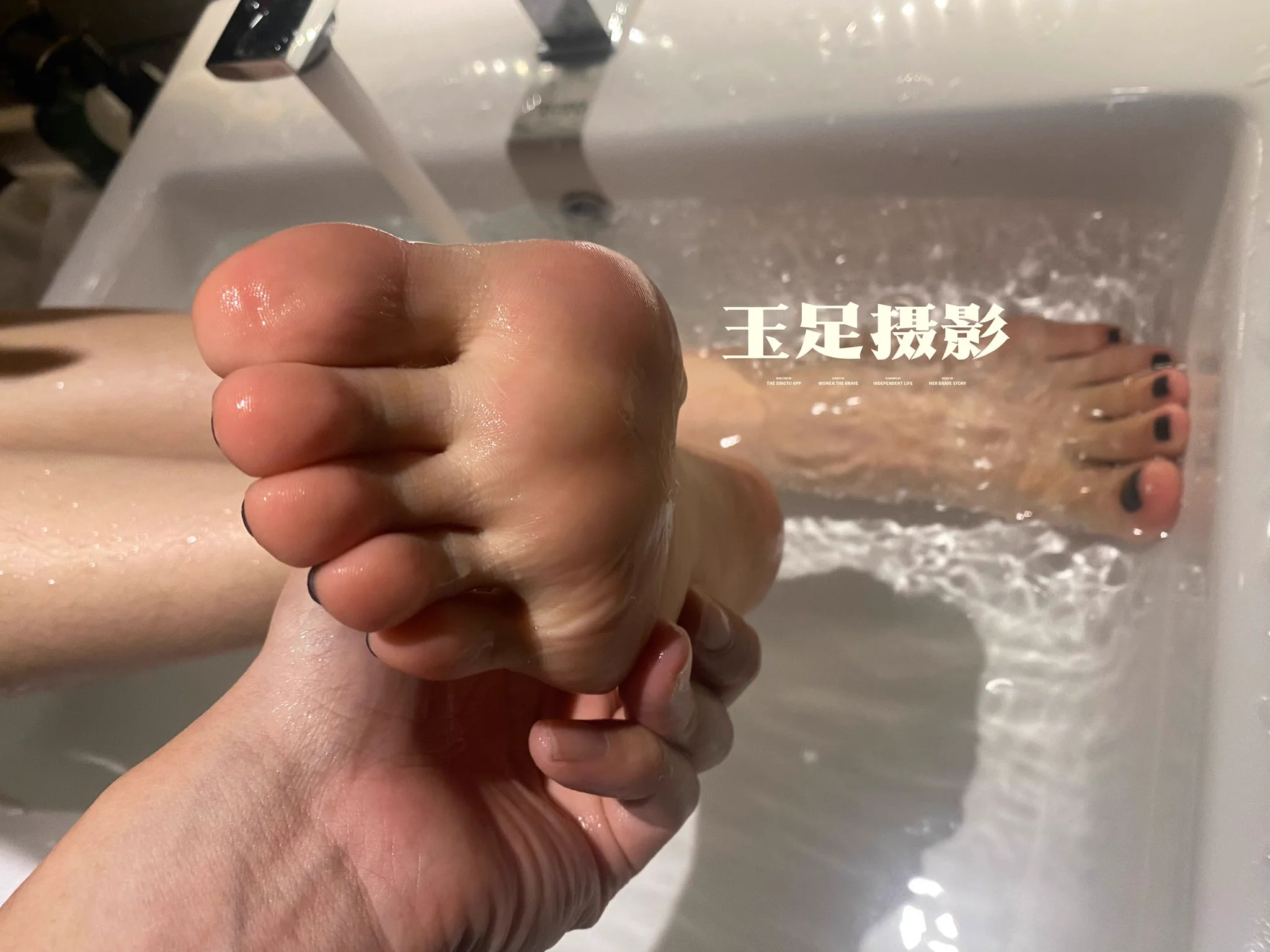 不到一个月，再次约拍足模云朵儿☁️@yunduoOAO ，完美无瑕的高中女生的脚脚，不得不说云朵儿的脚有种让人想舔的冲动，精品内容请关注云朵儿☁️完整套图看主页投稿：@SexytoDoll @SexytoGirl@SexytoLady @SexytoBaby https://t.co/iJHnUoLQTd