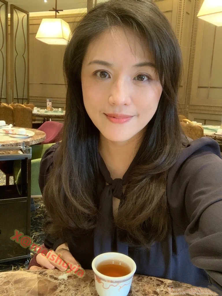 妩媚的人妻熟女同事令我着迷 https://t.co/8ycS0AR1KK