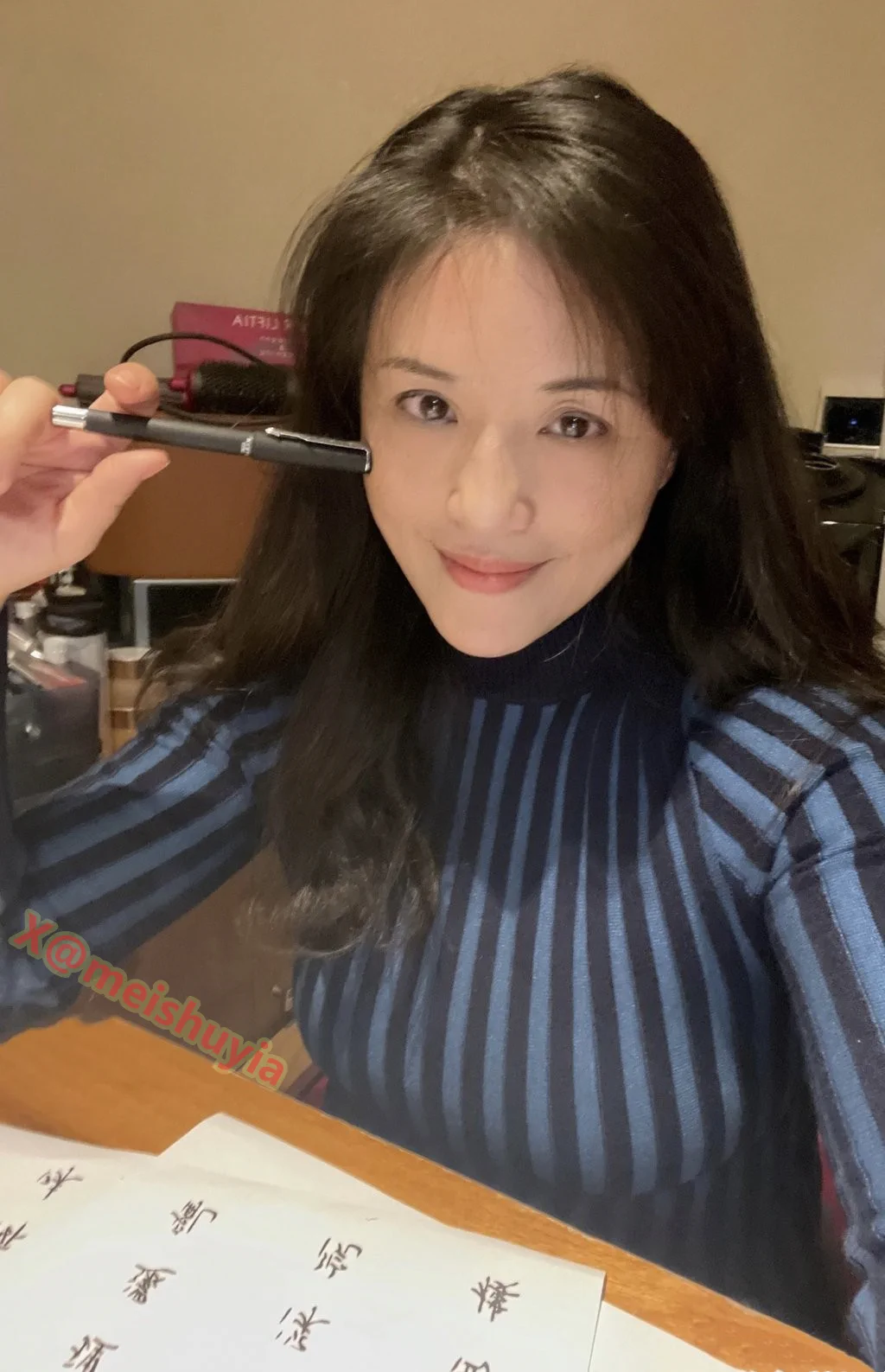 妩媚的人妻熟女同事令我着迷 https://t.co/8ycS0AR1KK
