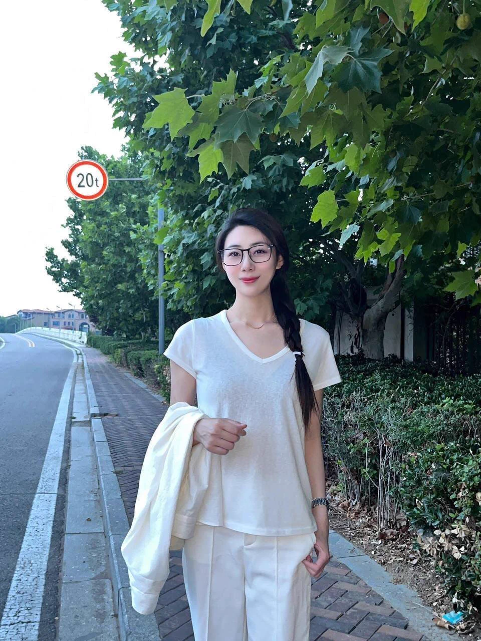 找个固炮要求如下 不影响家庭生活和工作 可以长期保持私密联络爱爱前戏久会配合 不要问什么多少钱我不是援交只想找个长期固炮 （你们喜欢什么动作私信告诉我，我练练和你试试） https://t.co/MrRRiKS9Qc