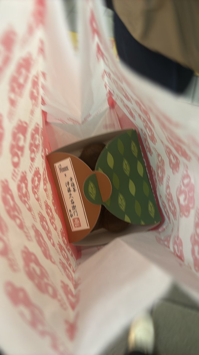 Mister donut抹茶季每個口味都好想吃！！
但好貴要快60 ㄟ
這是今天的第一次進食 https://t.co/V8UCJZvN03