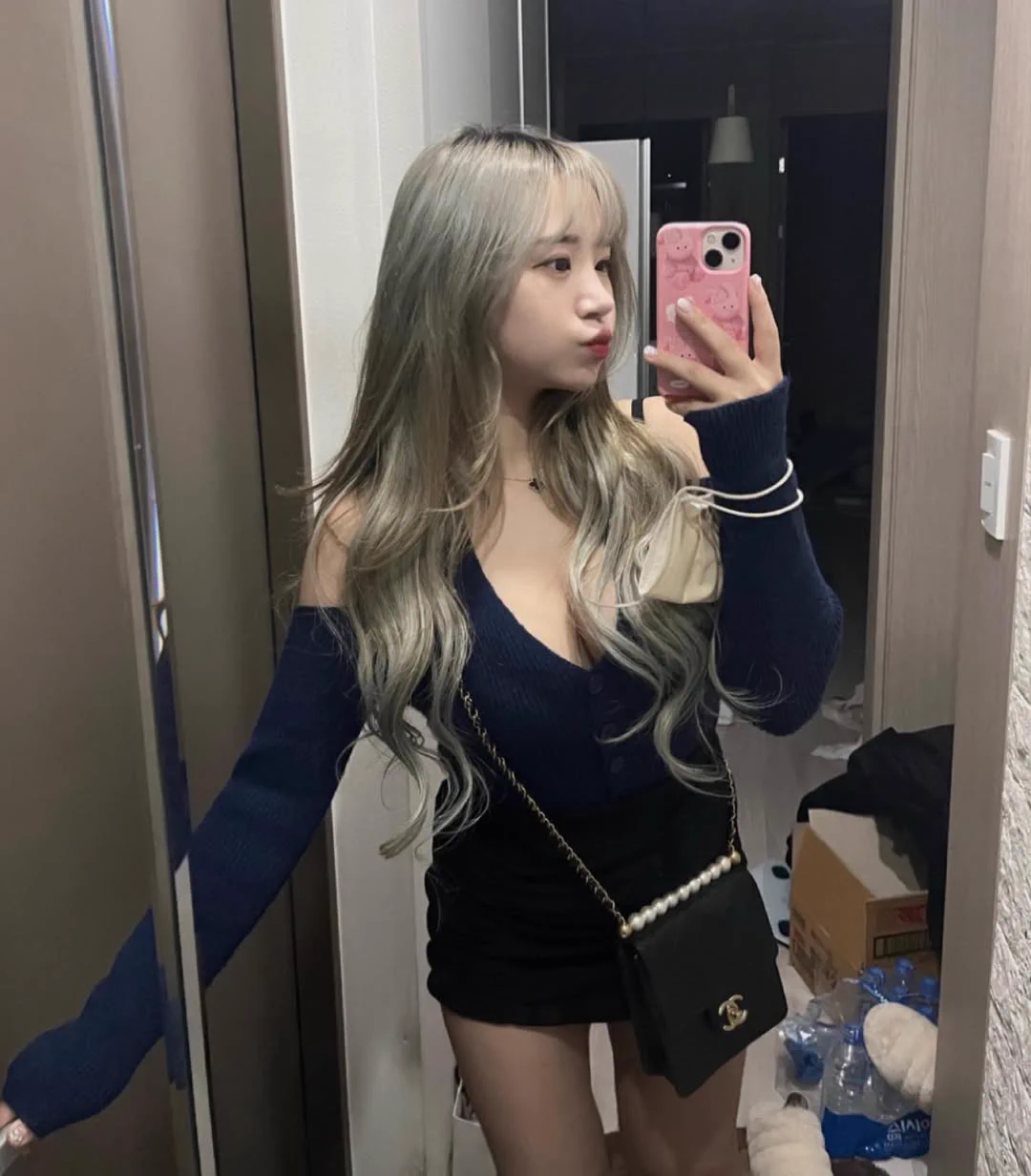 身材婀娜多姿 內心是小色女 喜歡被舔奶頭 揉奶 舔耳朵 摳下面 留言69 給私密照 有需要的嗎 https://t.co/kBTgaXbF0e