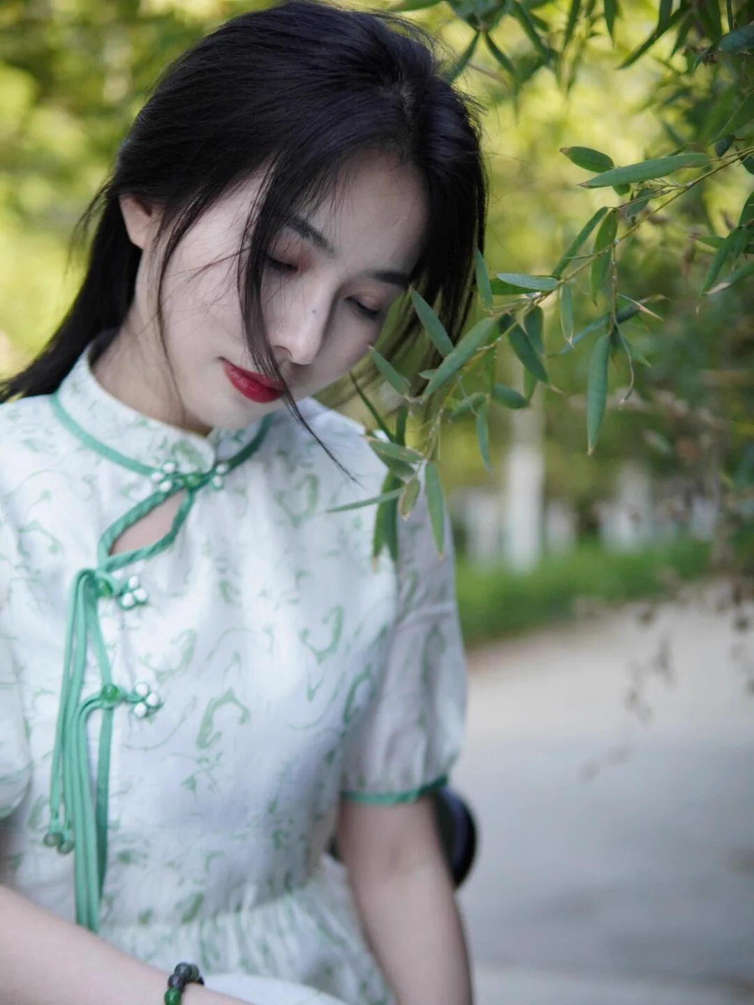 春天来了姐就是春天里的一抹绿红杏悄悄出墙咯 https://t.co/Kfqwq9gkeM