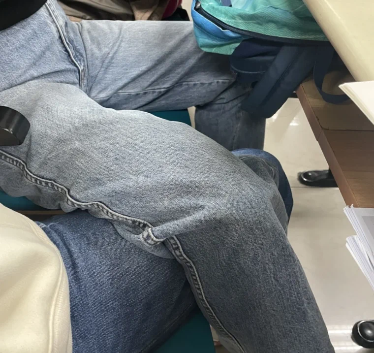 我同學告訴我她今天著急忘記穿內褲了難怪味道怪怪的#工科苦讀妹 #學生 https://t.co/EYZrMdrmOP