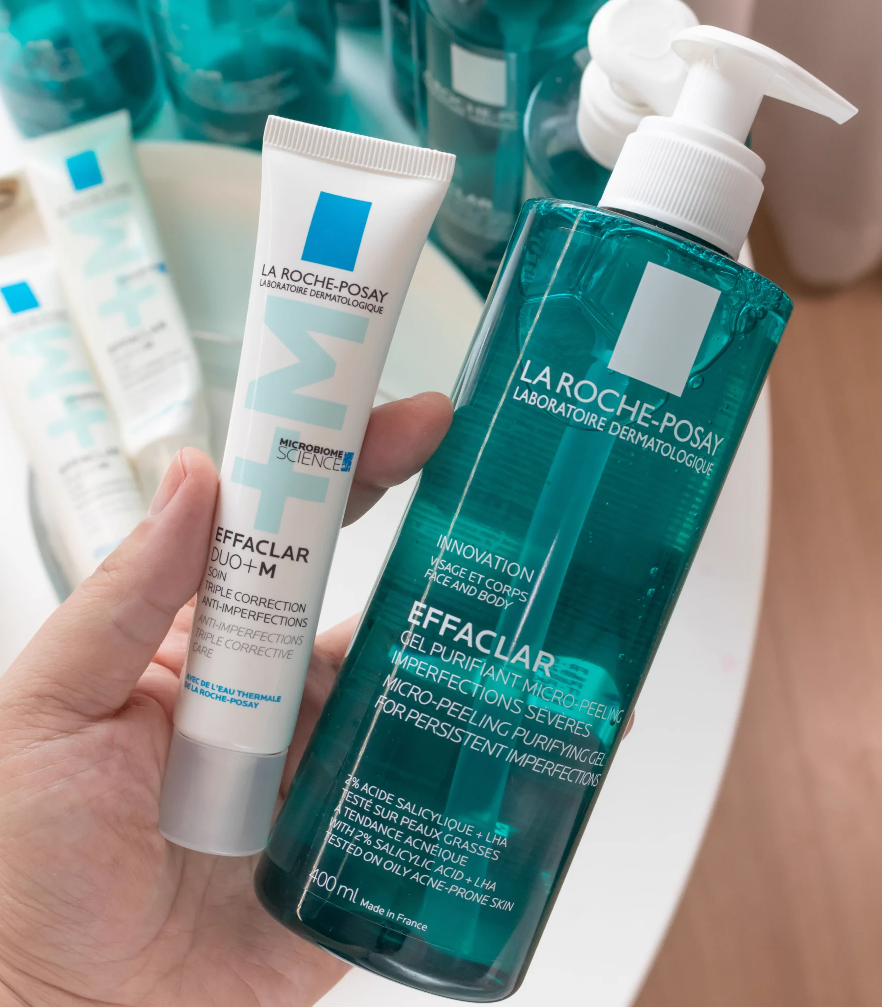 สิวขึ้นง่าย สิวไม่หาย เริ่มใช้แค่ 2 ตัว Effaclar ของลาโรชโพเซย์ ดีแบบดีตะโกน เป็นสิวซ้ำๆ สิวอักเสบไม่มีหัว รอยสิวไม่หายไปตำเถอะ เจลล้างหน้า Micro-Peeling Gel กับ Effaclar Duo+M สิวหายไวสุด รอยสิวก็จาง แล้วคนแต่งหน้าบ่อยๆ สิวคางขึ้นง่าย ใช้ Duo+M สิวไม่ขึ้นซ้ำ ลูกรักสุดผิวเป็นสิว#LaRochePosayTH #Effaclar #ลาโรชโพเซย์ #เอฟฟาคลาร์ #เอฟฟาคลาร์ดูโอพลัสเอ็ม #ลดสิว #รอยสิว #EffaclarPeelingGel #EffaclarDuo #ผิวมัน
