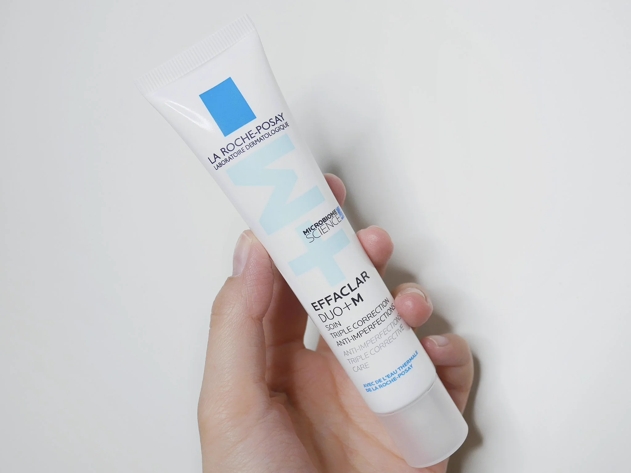มอยส์เจอร์ที่ใช้แล้วต้องซ้ำ อย่าง EFFACLAR DUO+M หลอดนี้เป็นสูตรใหม่ เป็นสูตรสำหรับคนผิวมันเป็นสิวง่าย แป้งจะใช้ช่วงที่ผิวเป็นสิว พอสิวแห้งจนเริ่มจะทิ้งรอยก็จะใช้มอยส์ตัวนี้ เค้าช่วยลดรอยดำรอยแดงจากสิวได้ชัดเจนเลย ด้วย PHYLOBIOMA ซึ่งเป็นเทคโนโลยีที่ช่วยปรับสมดุลผิวให้สิวขึ้นน้อยลง ลดความมันส่วนเกินบนผิว ที่เป็นปัญหาหลักของการเกิดสิว📌 https://t.co/sWAwnZX8Pu 📌 https://t.co/WvX78fVtmP #LaRochePosayTH #Effaclar #ลาโรชโพเซย์ #เอฟฟาคลาร์ #เอฟฟาคลาร์ดูโอพลัสเอ็ม #ลดสิว #รอยสิว #EffaclarDuo #ผิวมัน