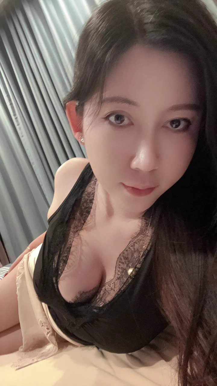 姨姨能不能把你的魂勾走呢？❤ https://t.co/7kOcDUinmU