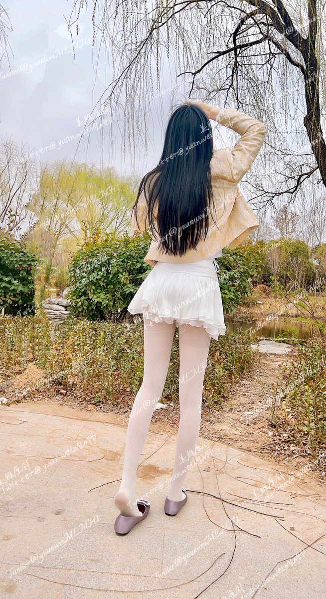 最近几天穿的都是浅色系，实在太不耐脏了…诺！今日份，来个打包带走的吧 https://t.co/wtJjVtcL4n