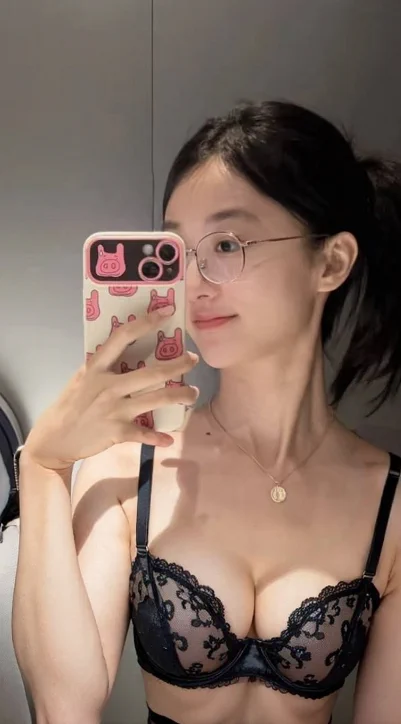 和千篇一律的做爱相比我更注重前戏给我的感受我喜欢被呵护后滋润的感觉～#同城可约 https://t.co/9cwVuVlU5H