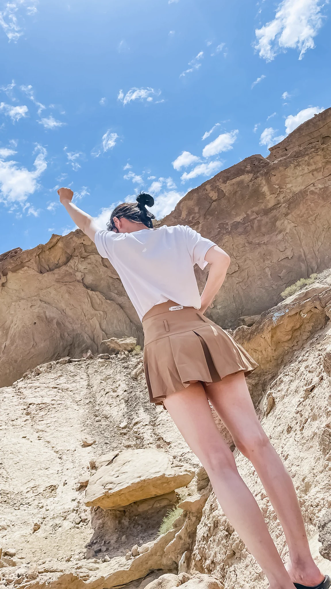 今日私房悬崖下的超短裙美女全套套图已发私密群 https://t.co/VBLLN4Lkoe