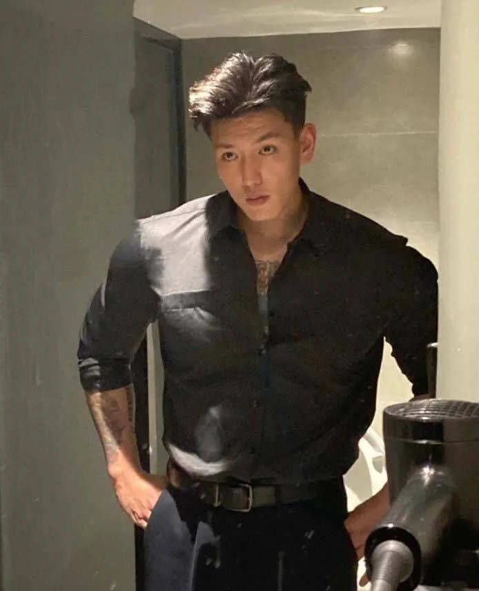 吃口原味的我在洗？#柳一辰 博主视频出处在超级网黄频道可看 宝宝们评论区自取 #视频全集7部 https://t.co/5YphR2GweE