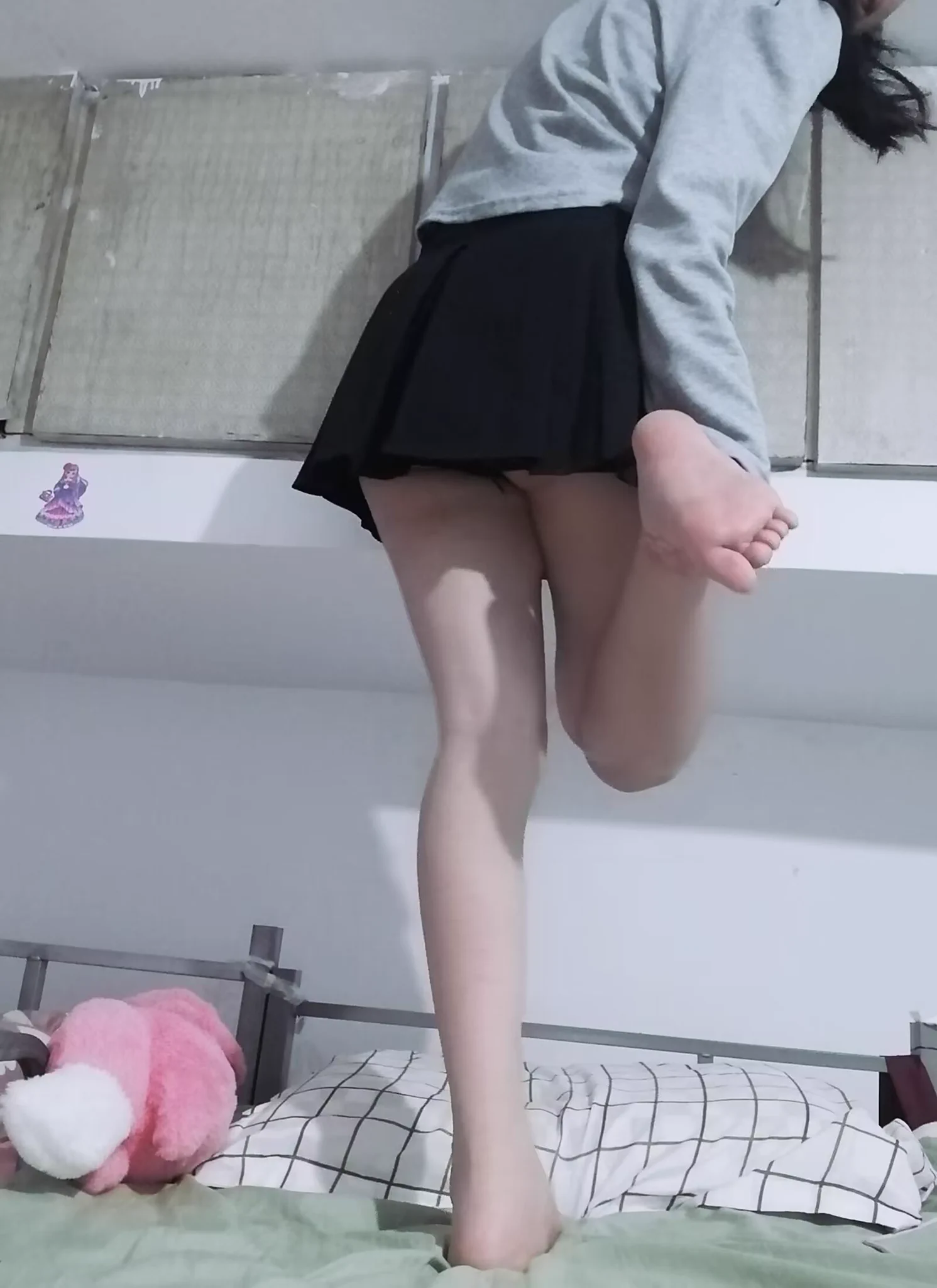 令人毫无欲望的小学生身材 该不会有人想吃jio吧 #女高 #足交 #少萝 #微胖 #女s https://t.co/mzGThck4Ad