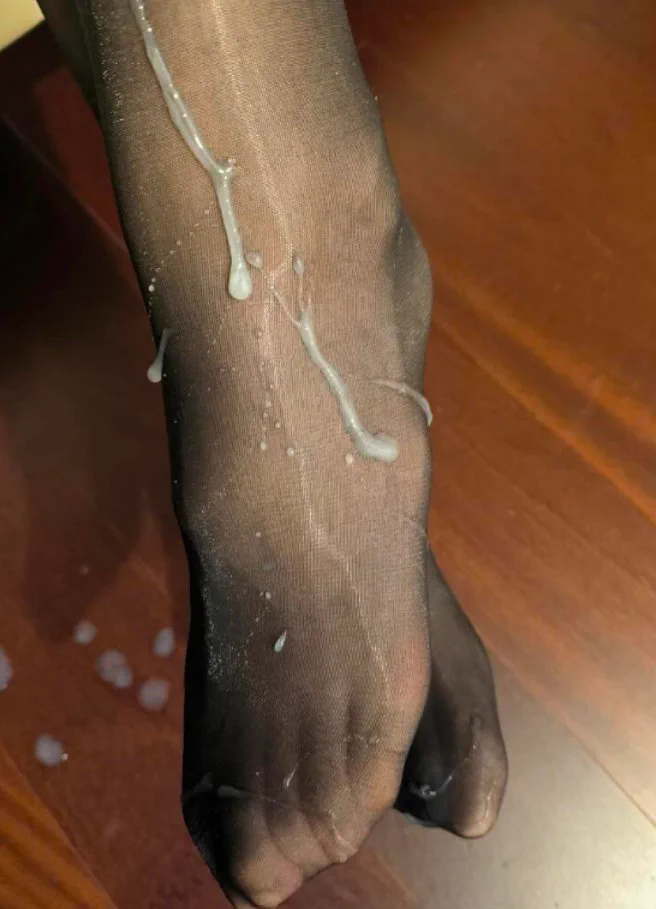 男生都喜歡穿了絲襪的腳嗎？大學生小奶狗 不到5分鐘結束了 量還不少🥰🥰#做愛#約炮#色色#足交#無套抽插 #私訊 https://t.co/SZzQZaAoiv