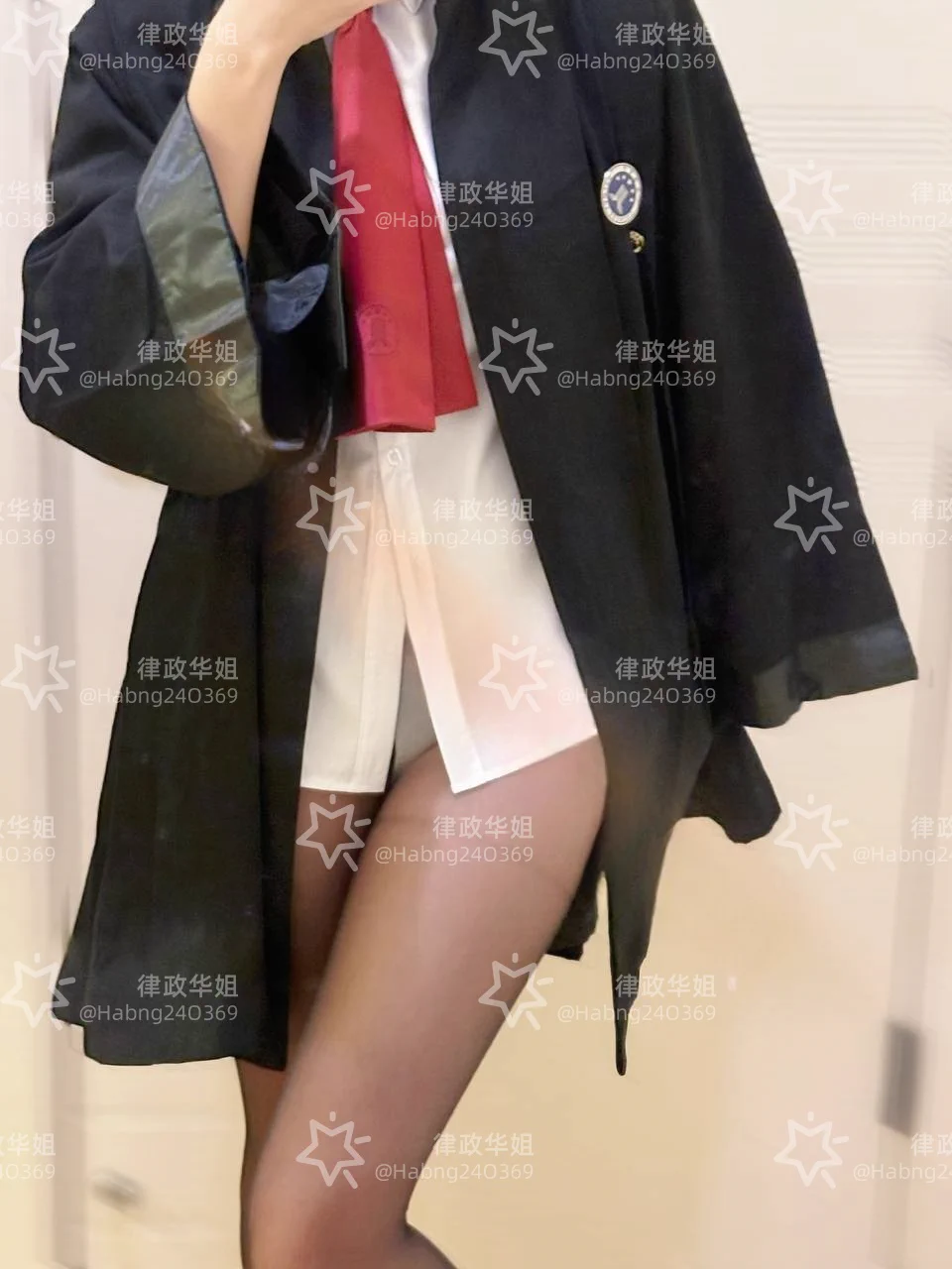 来自律师袍的压迫感，家里的睡衣VS上班制服！你更喜欢哪一种？猜猜我今天穿什么颜色的内内？？ https://t.co/0dtV1BrOVk