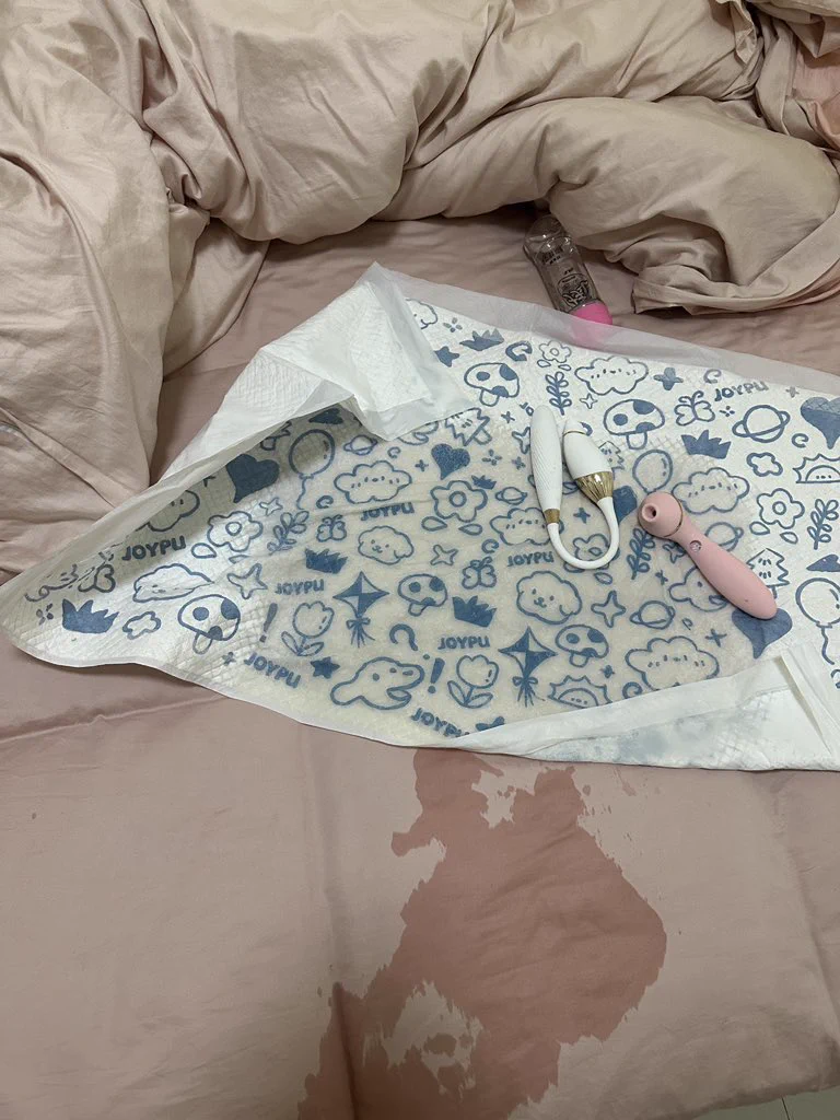 其实很难说是什么感觉，大概就是生理上的涨感，和心理上的羞耻，融合而成的吧…反正一直在流水…😍有视频哦 https://t.co/5eFLodBzZA