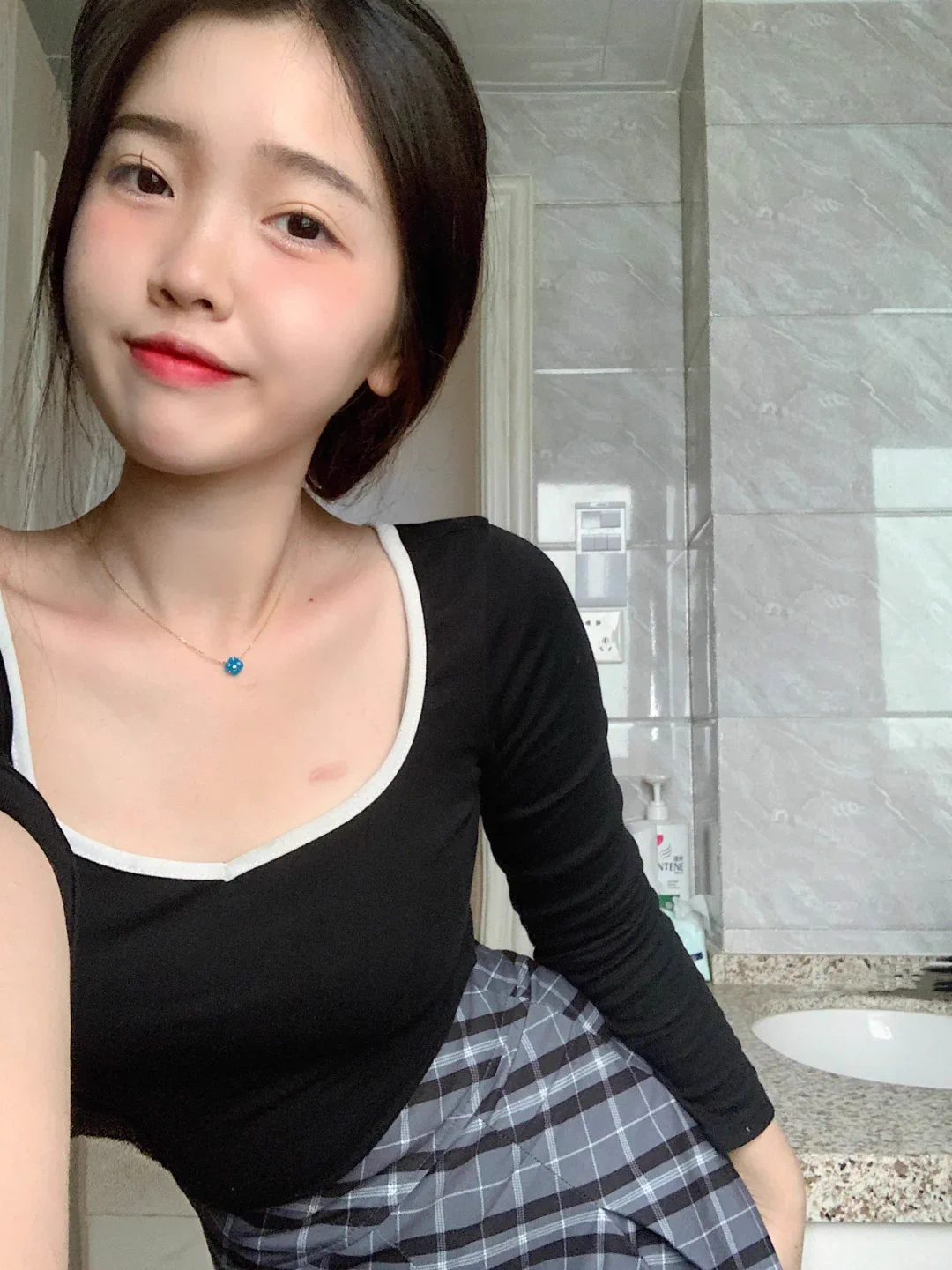 每次自己一个人在家性欲上头的时候，我都会反问自己，是真的想做爱吗？是的。哈哈，找个听话男人玩玩有附近想玩玩的哥哥吗 https://t.co/C7mhyfm6pA