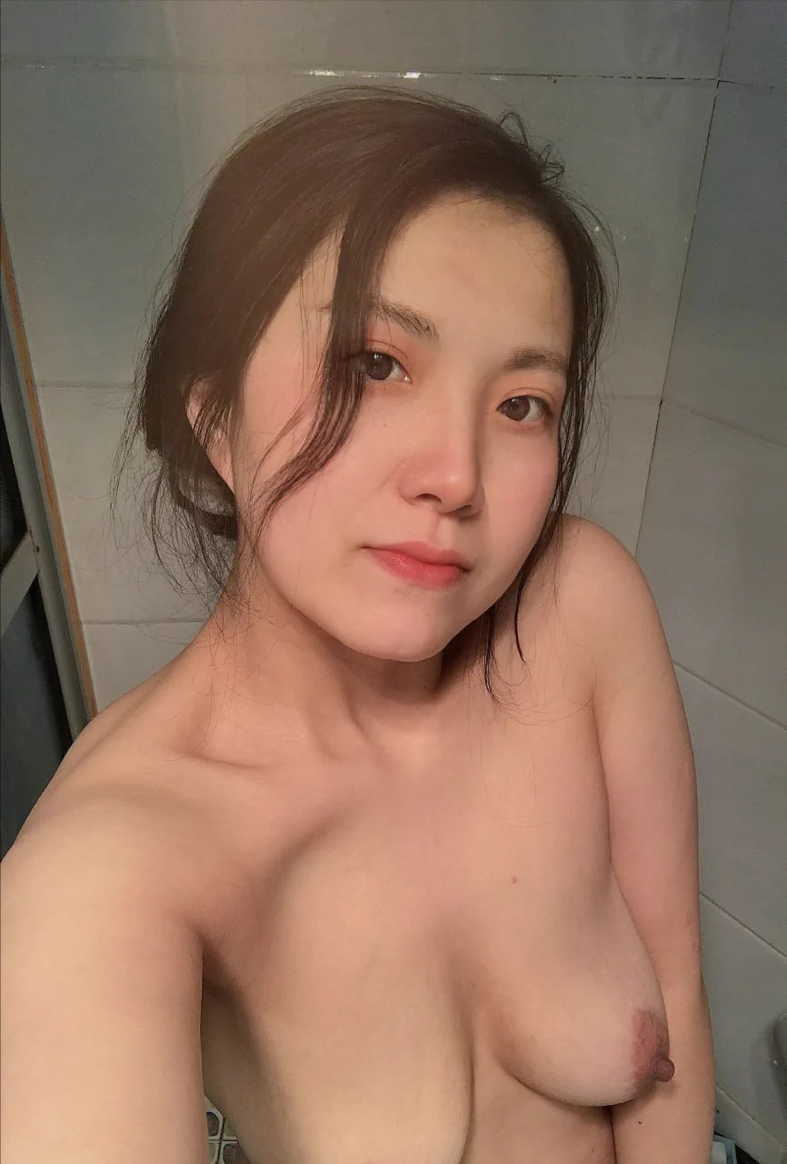 谁现在硬的不行 给我说 我帮你打手枪😈 https://t.co/oTingdGyph