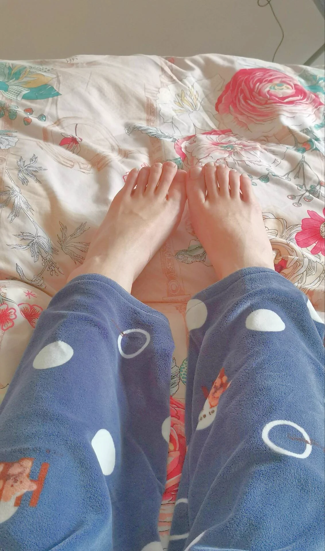 征集足控投稿，速来！ 不管是超美的足部照片、与美足的奇妙邂逅，还是相关小故事、小幻想，都欢迎砸来。本人自己投稿投稿私信转推：@fuligc @Fulishequ @youluo09 https://t.co/c5xqhbLoTs