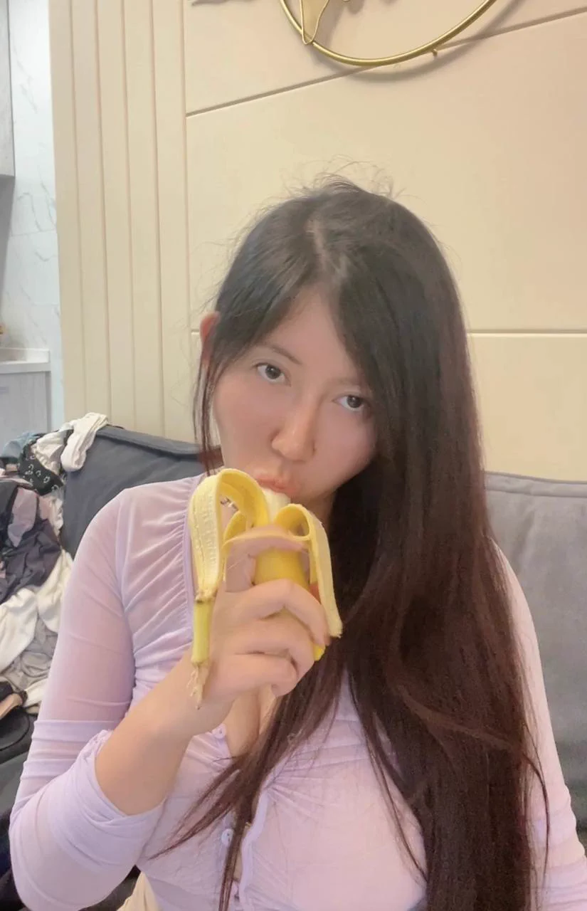 一根原味的，一根肉馅的~😍还是比较是喜欢后者~其实我不骚，只是忠于自己的欲望，有体检报告的同城小哥吗？现任炮友又快被我榨干了~ https://t.co/egpOvEuFJ6