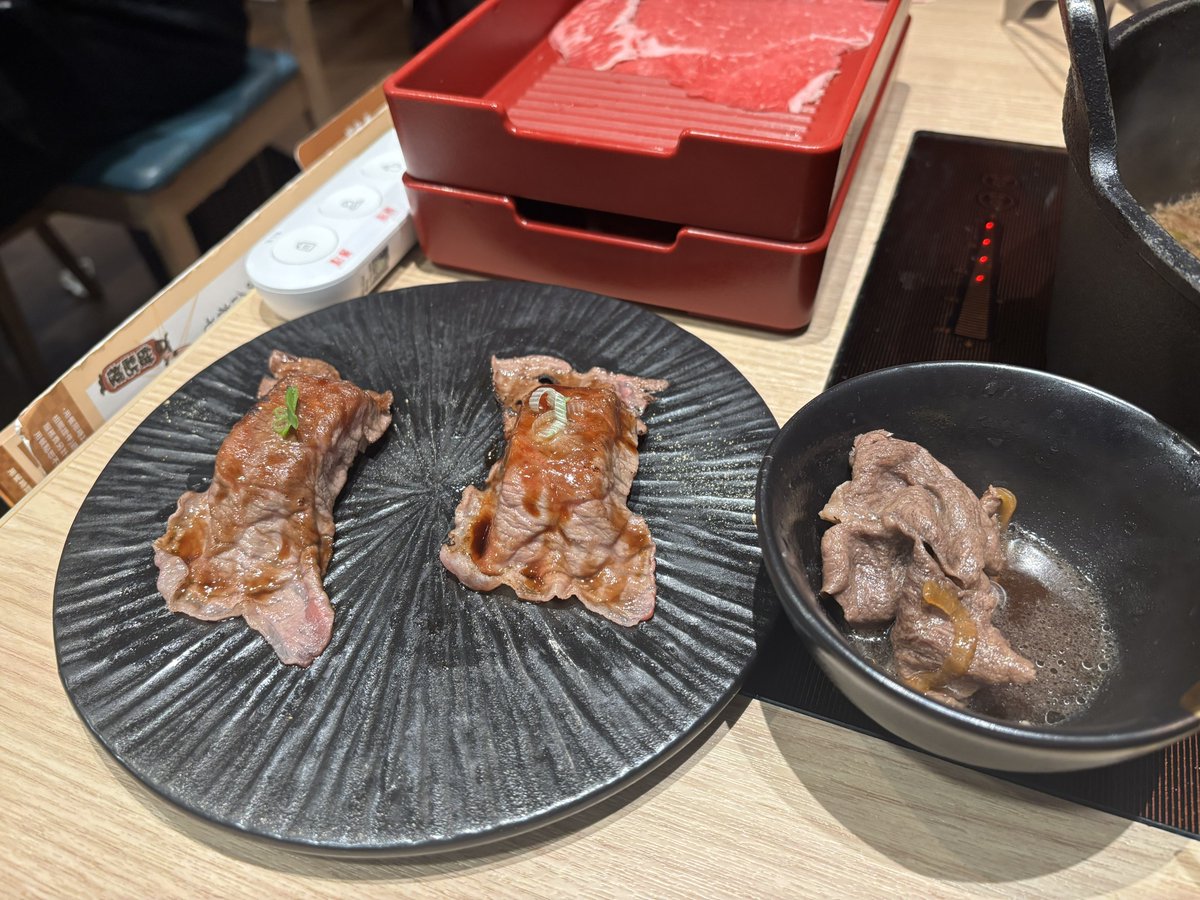 今日快樂碎片
超大盒手掌大草莓
還有和牛涮🥰 https://t.co/weXhHK5PTo