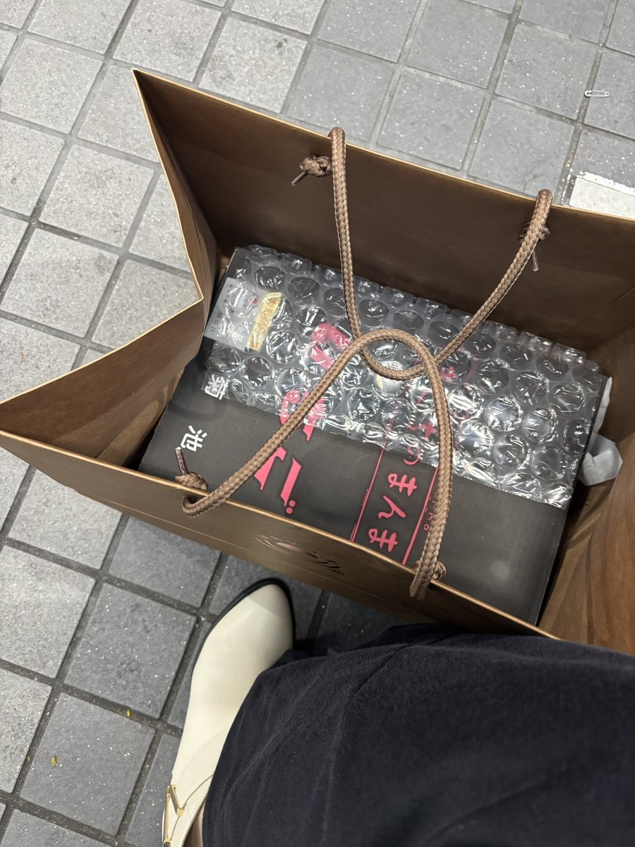 今日快樂碎片
超大盒手掌大草莓
還有和牛涮🥰 https://t.co/weXhHK5PTo