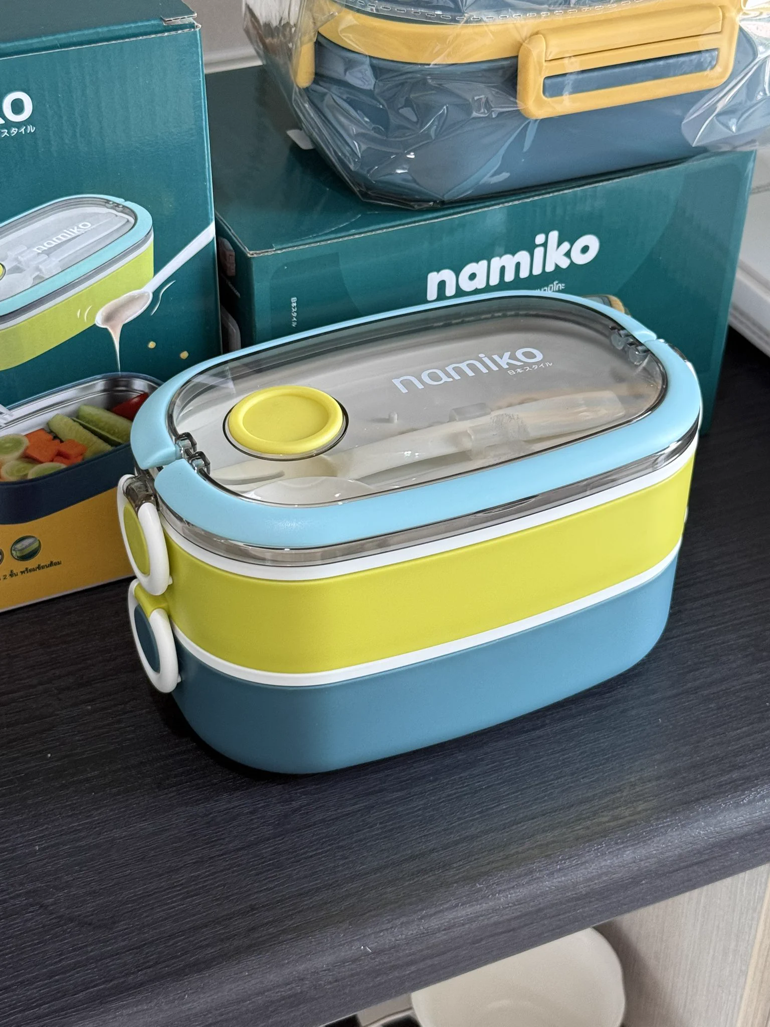 ป้ายยากล่องข้าวของ namiko อันนี้ คือไซส์ถูกต้อง แล้วคือเขามีช้อนส้อมแบบมีที่ล็อคให้ด้วย✨ เป็นกล่องข้าวสองชั้น ด้านในเป็นสแตนเลสคือดือ คนออกแบบโปรดักต์คือดูคิดมาดีแล้วอะ🥰 https://t.co/0tA17J3IS8