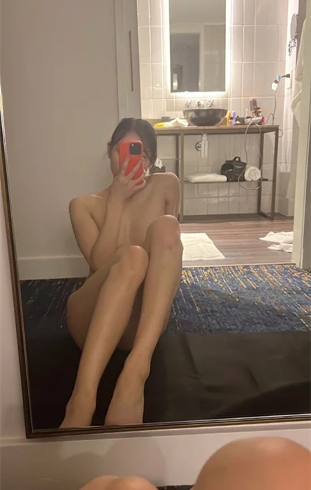 凡是给陈陈这条点赞的，全部送私密照，主页自取😁 https://t.co/4Gws3e0eL2