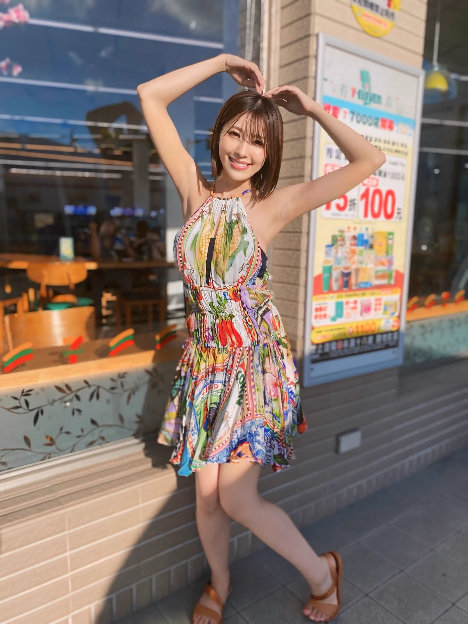 撮影終わりでオフモードな私✨旅行用に買ったワンピースなんやけど、やっぱり日本で着るには派手かなぁ？(´・ω・｀)⬇️つばさ舞4th写真集『翼』 絶賛発売中！https://t.co/GODdx8mqGD https://t.co/GjxUbnD1p1