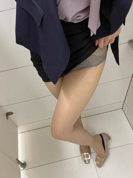 总部集训第一天，来线下实体店做培训…再繁忙的工作也不能忘了偶尔小骚一下找找刺激～我还拍了好多福利照，想要的点赞，私信来取，仅限粉丝噢！ https://t.co/xLwS4iiiNN