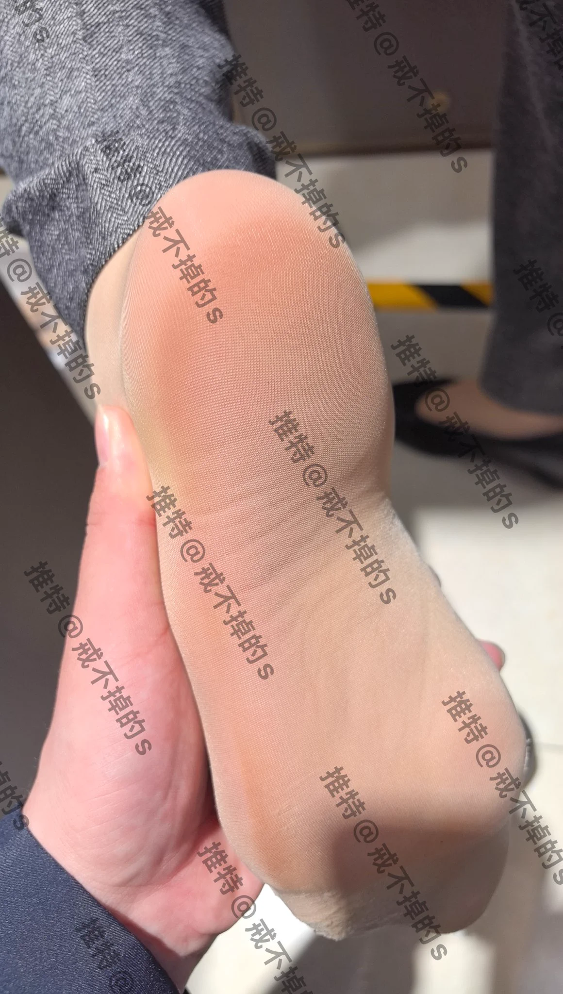 #专柜丝袜 #柜姐丝袜 #专柜收丝 第一家大福短肉丝鸟笼到货，还有一双重口工作鞋，痕迹如图，有些小贵，介意勿扰 https://t.co/5Qg4K8EzXU