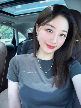 第一次在推特上约到了人，有点点紧张。可能平时化妆小精致，很少有人敢和我搭讪。其实哪怕是女神也是有欲望的啊，只是很多人不敢去问… 特地早早到了酒店，忐忑的拳头都握起来了，一会儿一开门看见全裸的我不知道他忍不忍得住… 有想看后续的吗～ https://t.co/UzjcFED8Cc